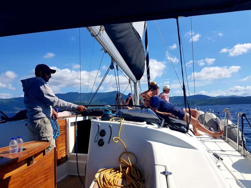 From Skiathos Marina: Yacht Sailing Day Trip with Lunch - How the group size changes the experience