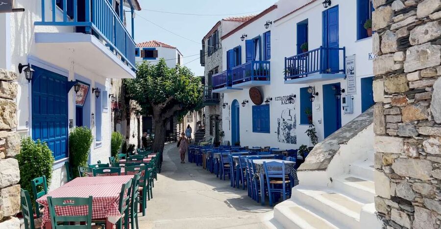 From Skiathos: Skopelos and Alonissos Boat Trip with Stops - Skopelos Town gives you the prettiest first taste
