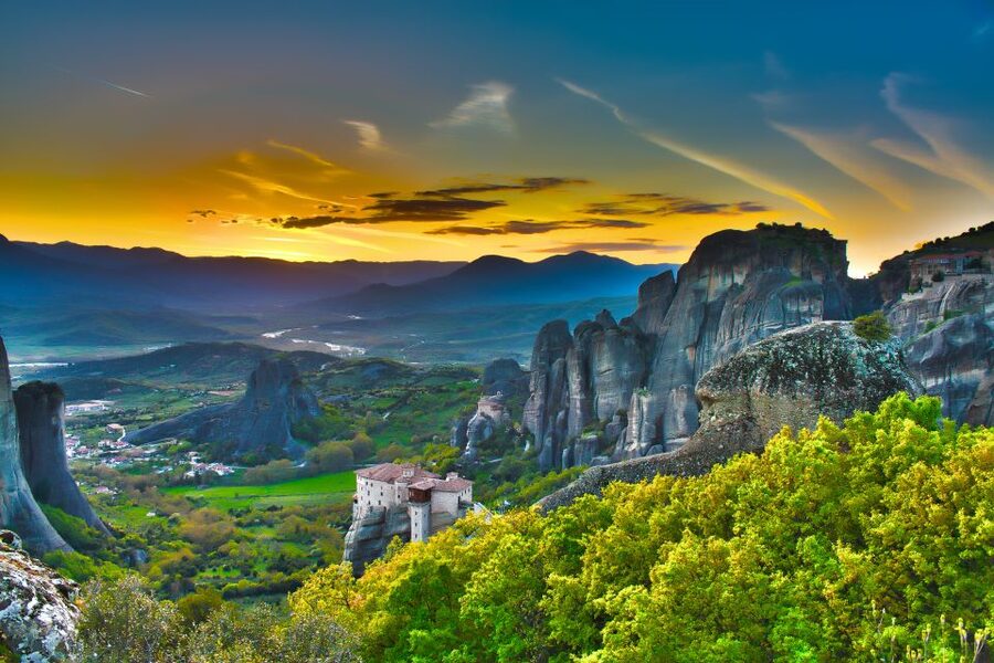 From Thessaloniki: Full Day Trip to Meteora - Seeing the rock pillars of Meteora