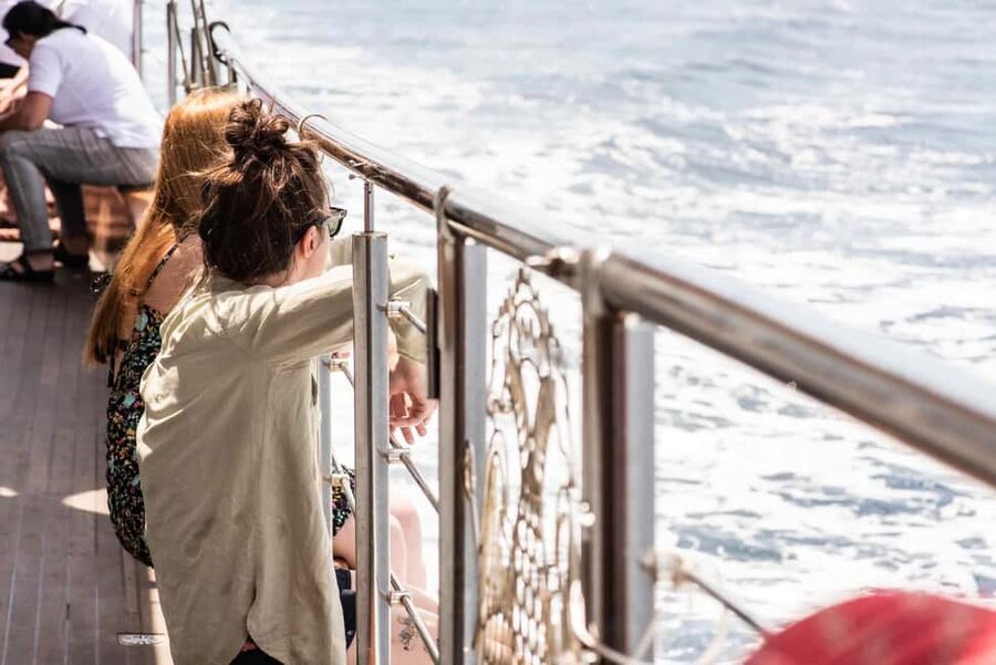 From Thessaloniki: Halkidiki Blue Lagoon Cruise with Lunch - What to bring for a better day