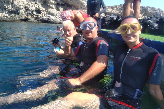 (Full day)Scuba Diving in Rhodes - Getting fitted with a wetsuit and tank