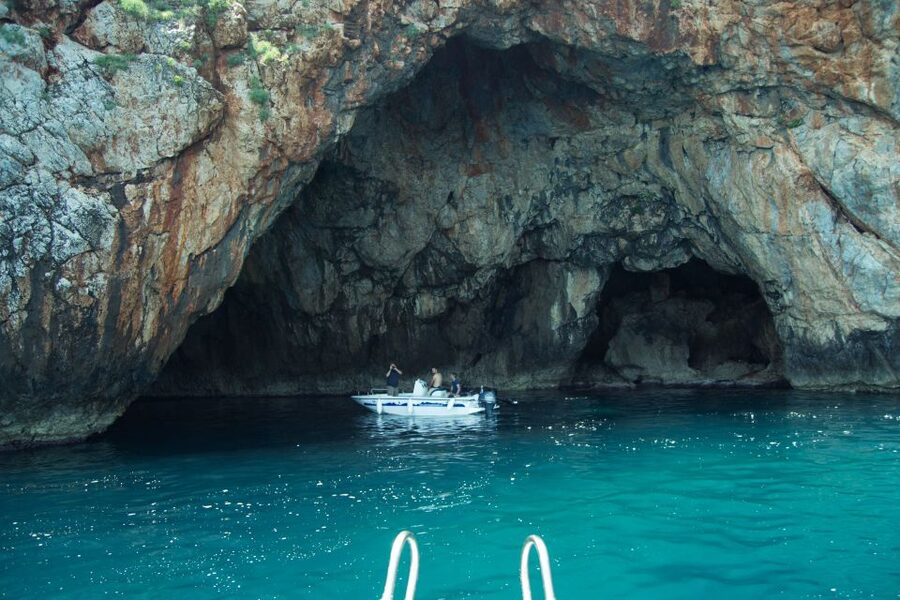Georgioupolis: Rent a Boat Safari Sea Tour - How the safety guide keeps it manageable