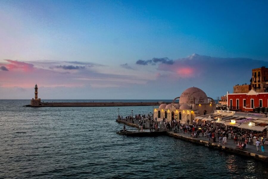 Heraklion:Day trip to Chania old Town,Kournas Lake& Rethymno - Who should book this tour?
