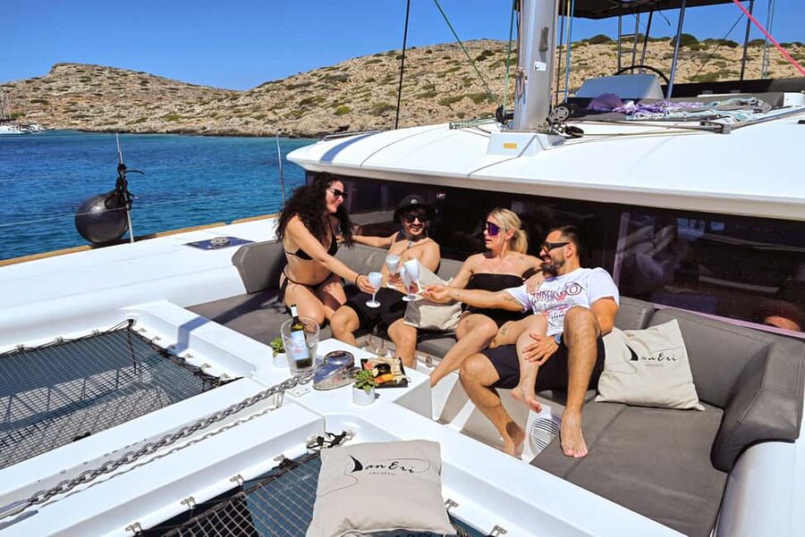 Heraklion: Dia Catamaran Tour - Lunch, Open Bar & Snorkeling - The one-hour crossing to Dia Island