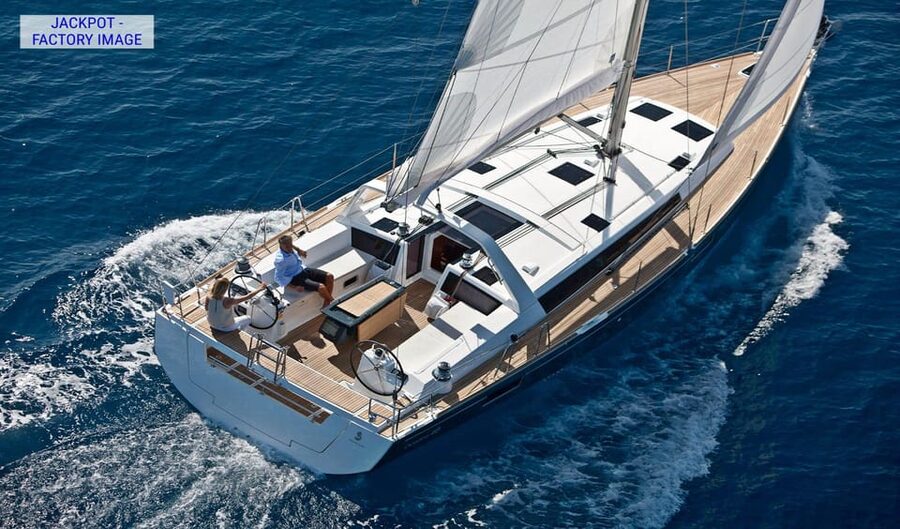 Heraklion: Dia Island Luxury Sailing Trip with Meal & Drinks - Arriving at protected Dia Island