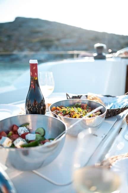 Heraklion: Dia Island Sunset Boat Tour with Dinner - What the $77 price really covers