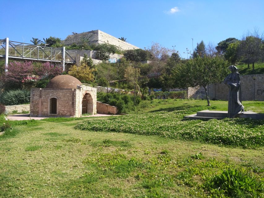 Heraklion: Ecobike Sightseeing Tour with Greek Meze - Lions Fountain and the center of Heraklion