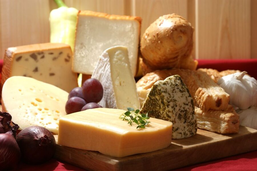 Heraklion: Food Tastings Walking Tour - Learning to choose Cretan cheese