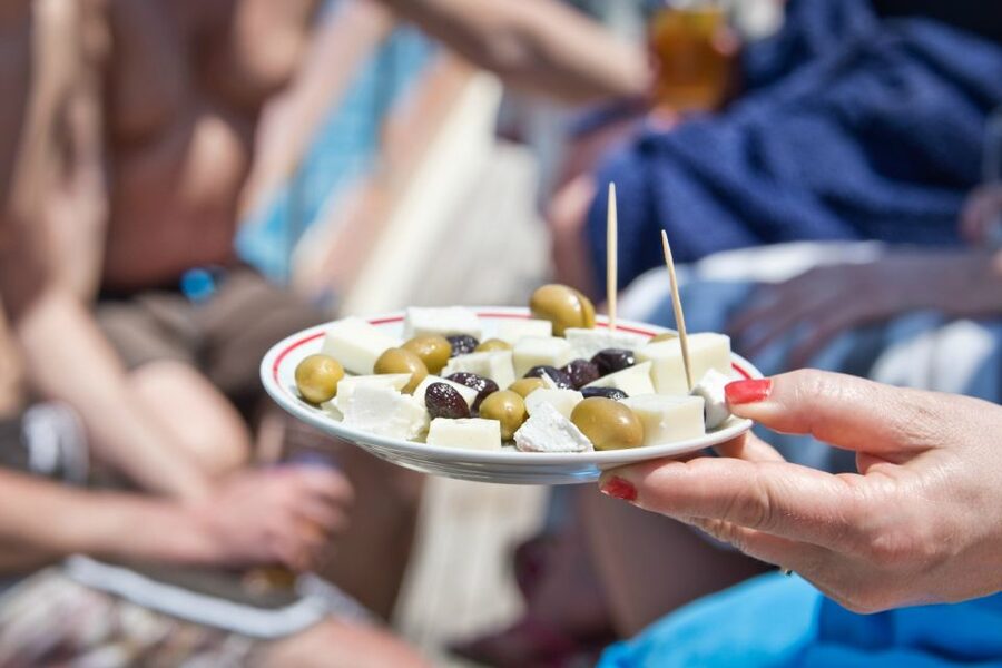 Heraklion: Food Tastings Walking Tour - The food market and Cretan pantry staples
