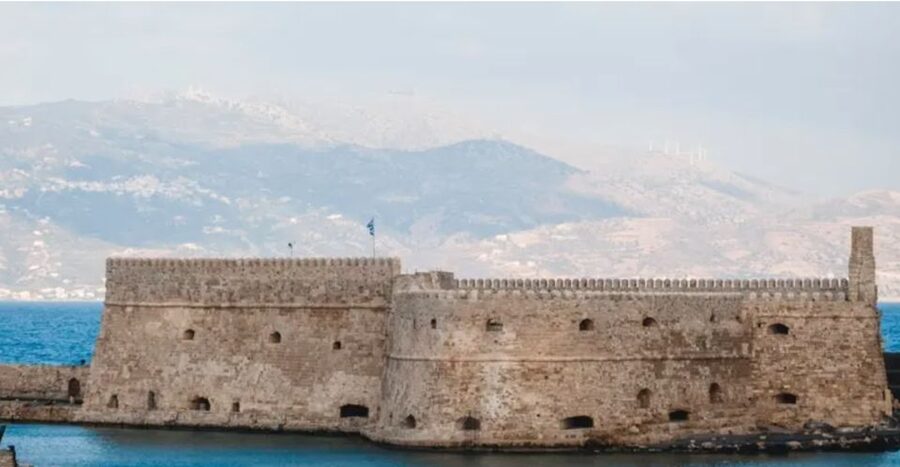 Heraklion: Hop-on Hop-off Open Top Bus Sightseeing Tour - Starting at the port and getting your bearings