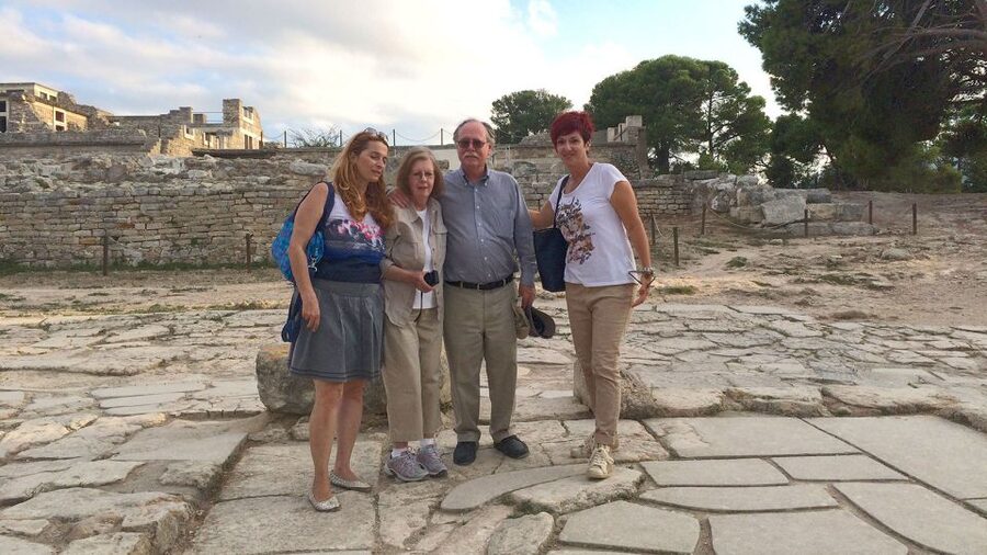 Heraklion: Knossos Private Guided Tour & Skip-the-Line Entry - Frescoes, storage jars, and ancient engineering