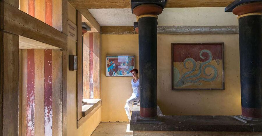 Heraklion: Knossos Private Guided Tour & Skip-the-Line Entry - Entering the palace without the regular ticket queue
