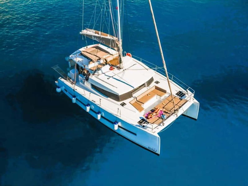 Heraklion: Luxury Catamaran Cruise to Dia Island with Lunch - Lunch served at sea
