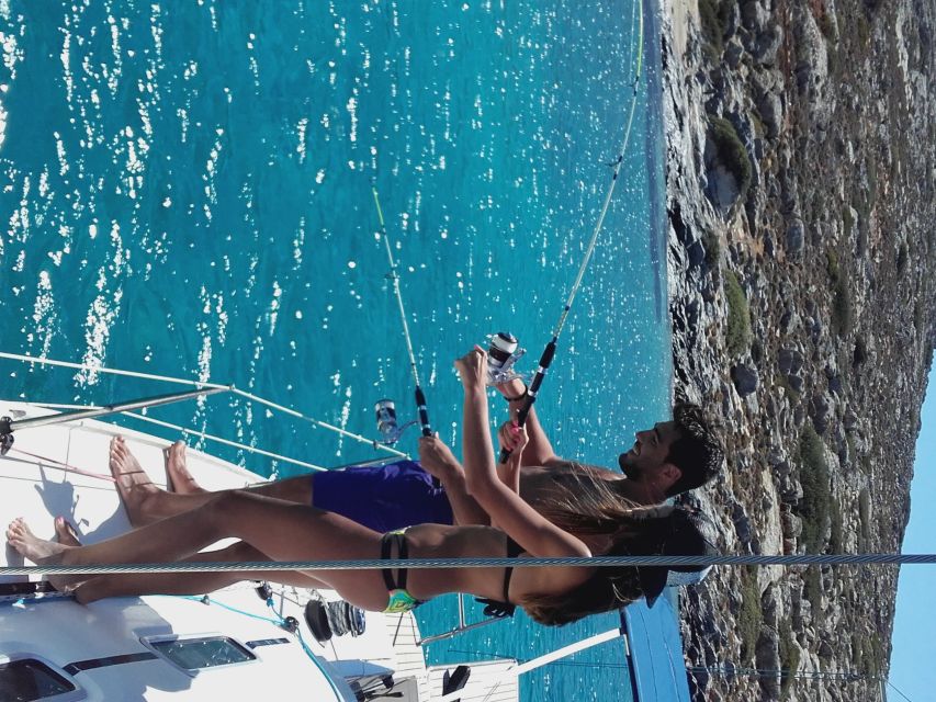 Heraklion: Sailboat Cruise to Dia Island with Drinks & Lunch - What the small-group setup feels like