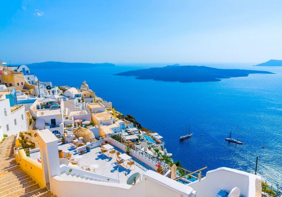Heraklion: Santorini Day Trip with Boat Transfer & Oia Visit - What the escort adds to the day