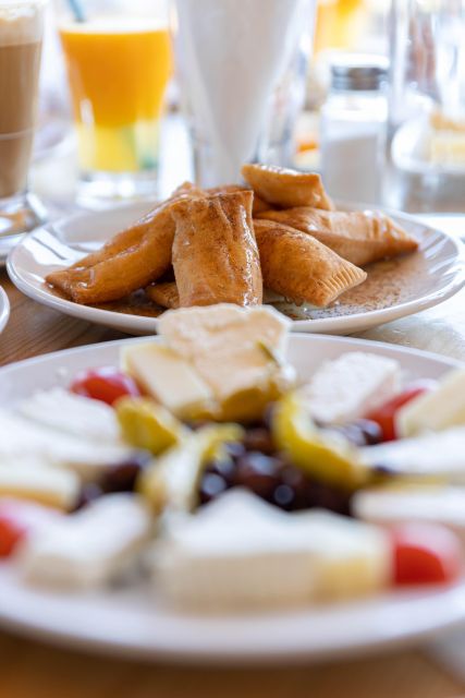 Heraklion: Sunrise Balloon Flight & Sunset Catamaran Cruise - Breakfast after landing
