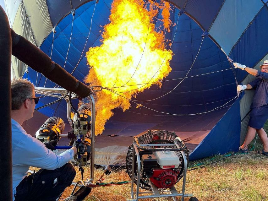 Heraklion: Sunrise Balloon Flight & Sunset Catamaran Cruise - Before sunrise at Lassithi Plateau