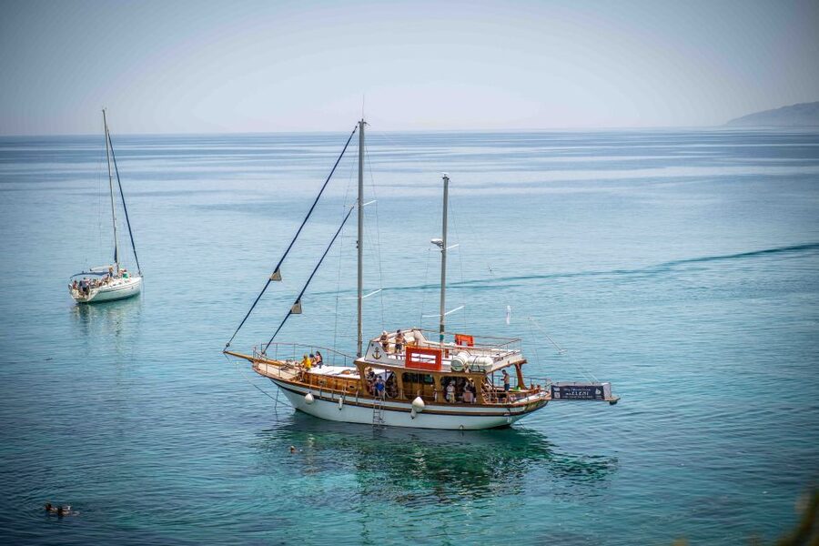 Hersonisos: Boat Cruise with Swim Stops and Lunch - What the boat feels like with up to 100 people