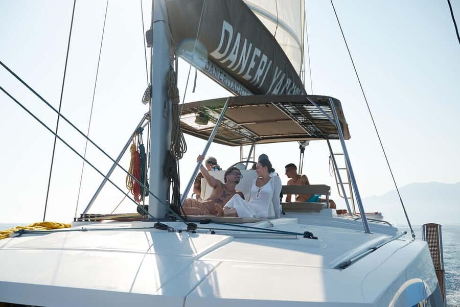 Hersonissos: Catamaran Sailing Trip to Dia Island with Lunch - Family touches make this more than an adults-only cruise