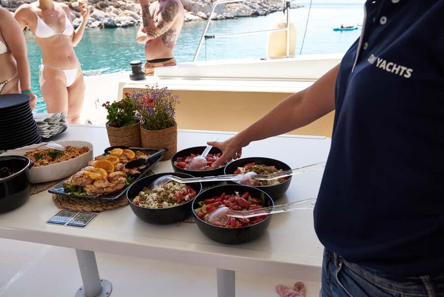 Hersonissos: Catamaran Sailing Trip to Dia Island with Lunch - Should you book it?