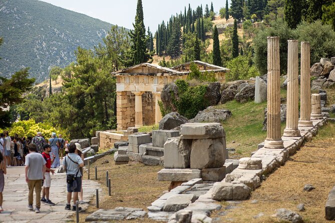 Historical Delphi One Day Tour with Arachova Stop & Expert Guide - Walking the Sanctuary of Apollo