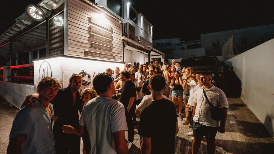 Ios: Pub Crawl with 5 Venues, 5 Shots, and 5 VIP Entrances - Key details before you book