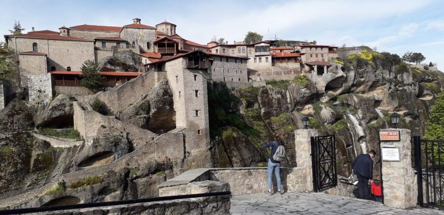 Kalabaka: Meteora Monasteries Minibus Tour with Photo Stops - Who should book this Meteora tour?