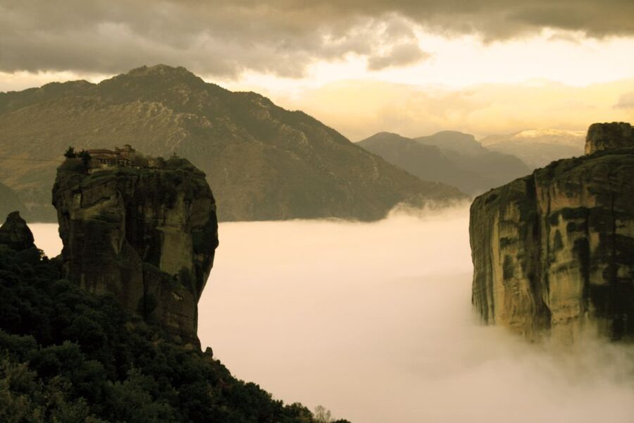 Kalabaka: Meteora Monasteries Minibus Tour with Photo Stops - Why a minibus is the sensible way to see Meteora