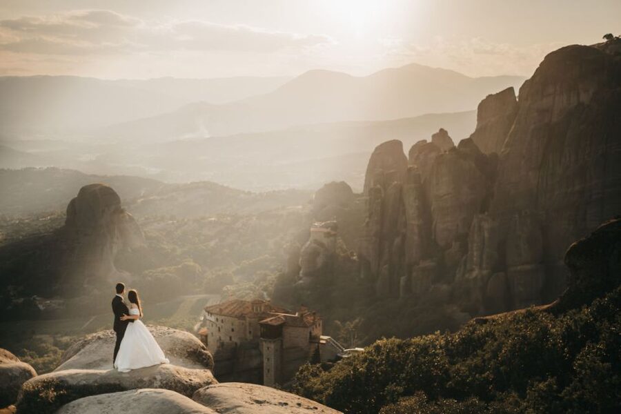 Kalabaka: Meteora Monasteries Minibus Tour with Photo Stops - Three monasteries and the best photo stops