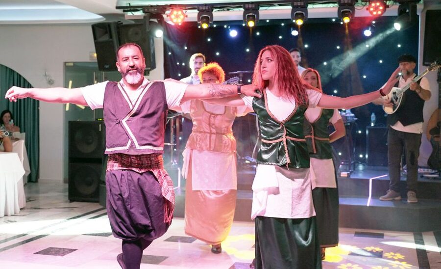 Kamari: Greek Show, Buffet Dinner, and Drinks at Dimitris - Who will enjoy Dimitris most