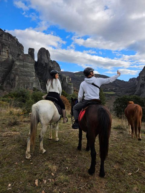 Kastraki: Meteora Morning Horse Riding with Monastery Visit - Meeting the horses and getting comfortable