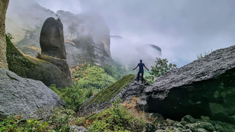 Kastraki: Meteora Via Cordata Hiking Tour to the Great Saint - Descending with care