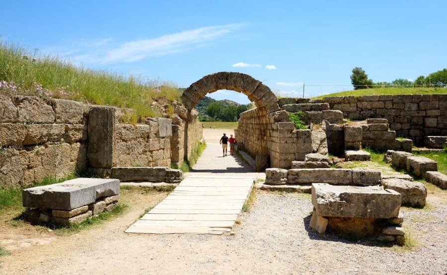 Katakolo Port: Transfer to Ancient Olympia and VR Audio Tour - Ancient Olympia: ruins beneath an open sky