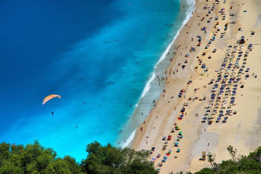 Kefalonia: Assos and Fiscardo Island Day Tour - Fiscardo for lunch, shopping, and harbor time