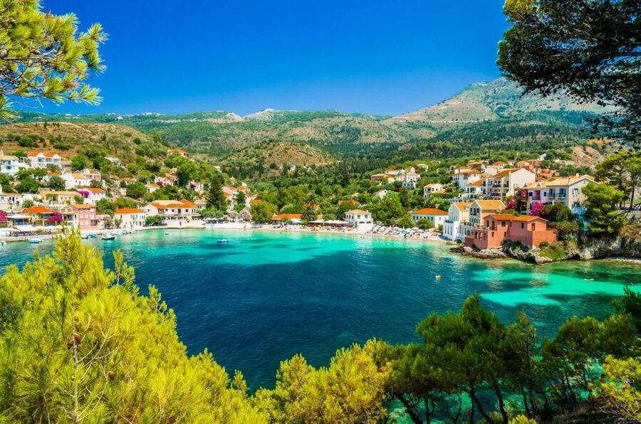 Kefalonia: Island Highlights Bus and Boat Tour with Lunch - Myrtos Beach from the panoramic viewpoint
