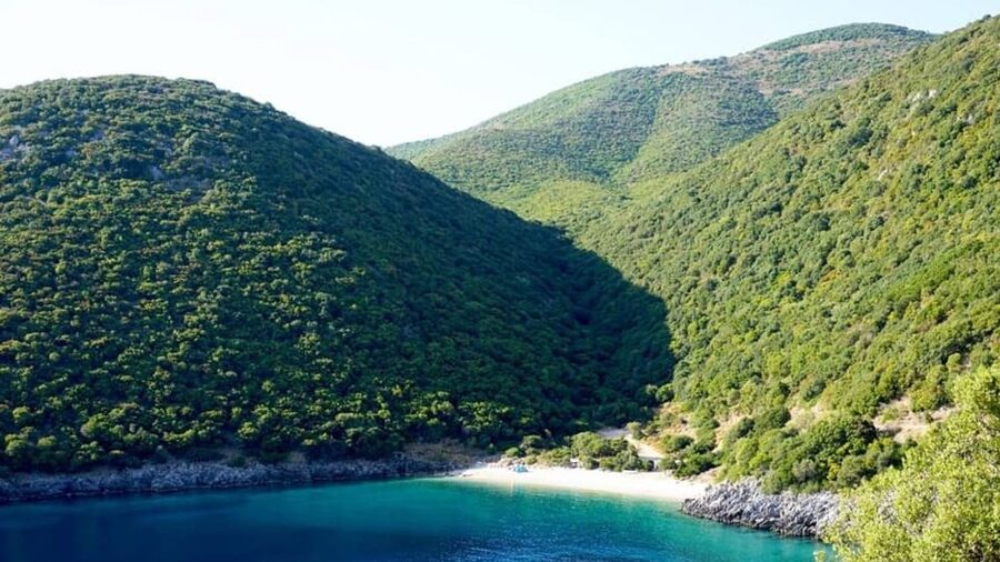 Kefalonia: Island Highlights Bus and Boat Tour with Lunch - The guide and the feel of the day