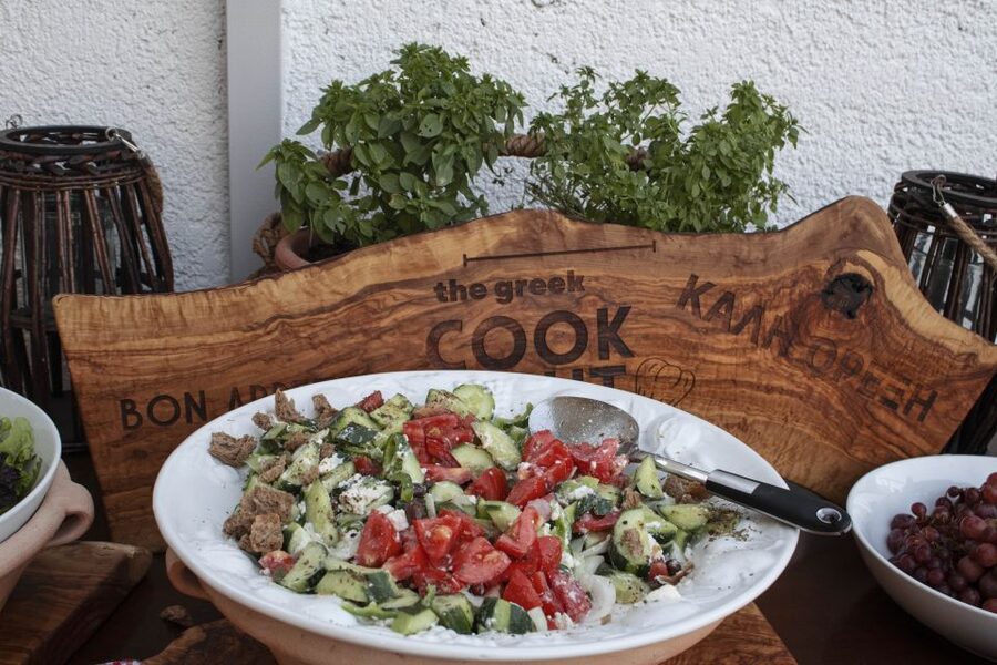 Kissamos: Greek Night with Buffet Dinner and Plate Smashing - What the four-hour schedule feels like