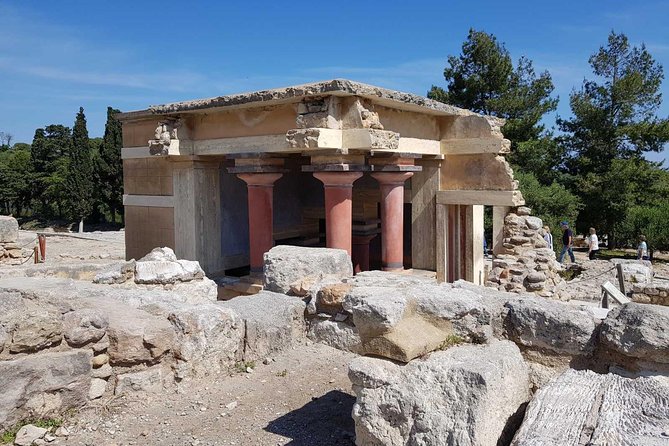 Knossos Palace and Pottery experience (Luxury Adventure) - Guides, group size, and the feel of the day