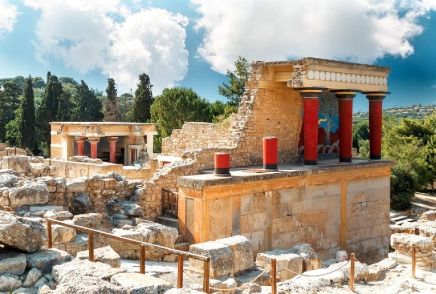 Knossos Palace, Museum & Heraklion City Tour From Chania - Inside the Palace of Knossos