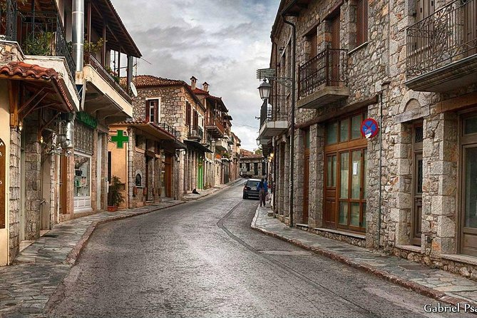 Mercedes Private Tour to Delphi and Arachova - Arachova adds a mountain village to the day