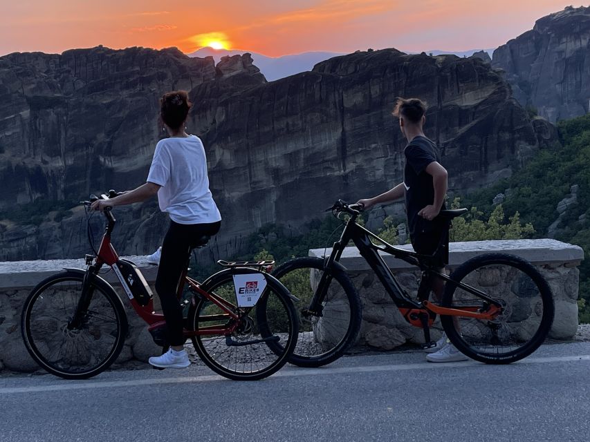 Meteora: E-Bike Epic Sunset Tour With Local Guide & Drink - Kastraki and the first big views