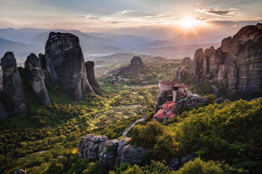 Meteora Evening Tour with Breathtaking Sunset View - Why an evening visit suits Meteora
