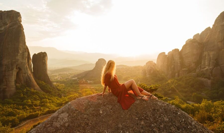Meteora: Guided Sunset Tour with Monasteries & Caves Visit - Why sunset is the right time for Meteora
