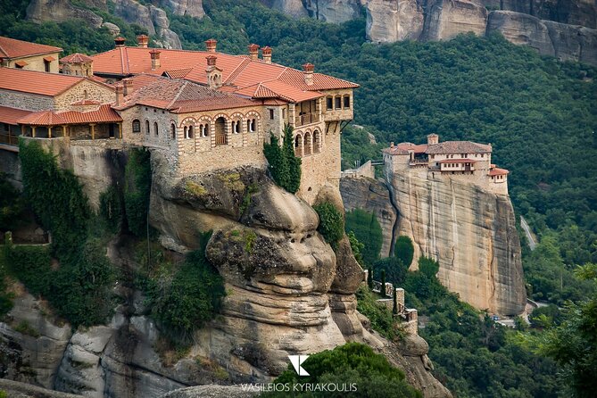 Meteora Monasteries & Caves DayTrip from Athens with Greek Lunch - Kamena Vourla and the long road north