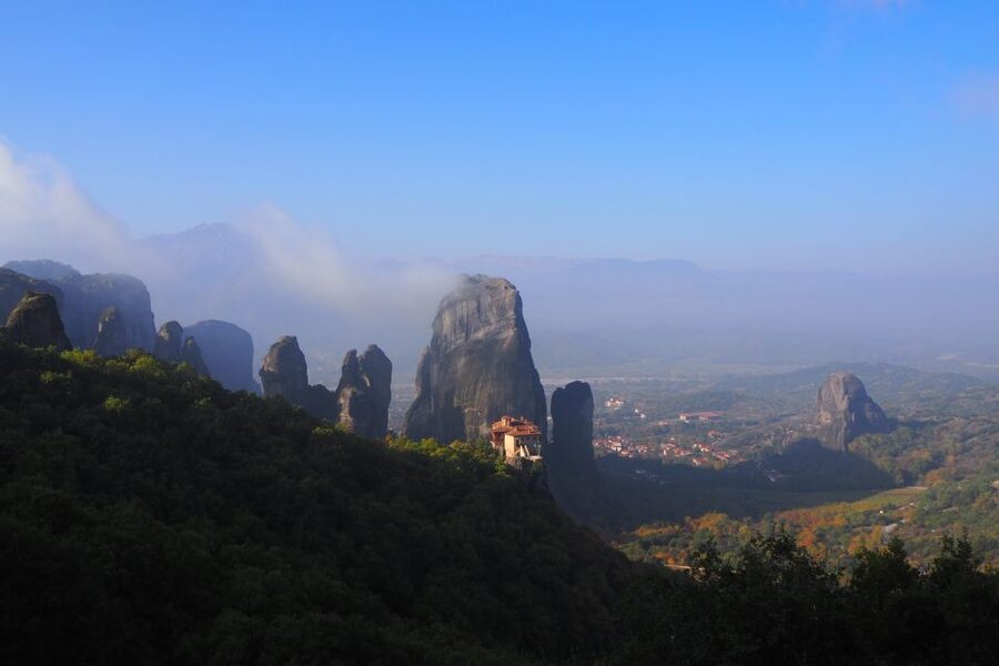 Meteora Monasteries Tour from Athens - Reaching Kalambaka and Kastraki