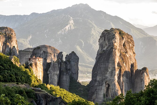 Meteora: Morning Half Day Sightseeing and Monasteries Tour - Great Meteor: the biggest visit of the morning