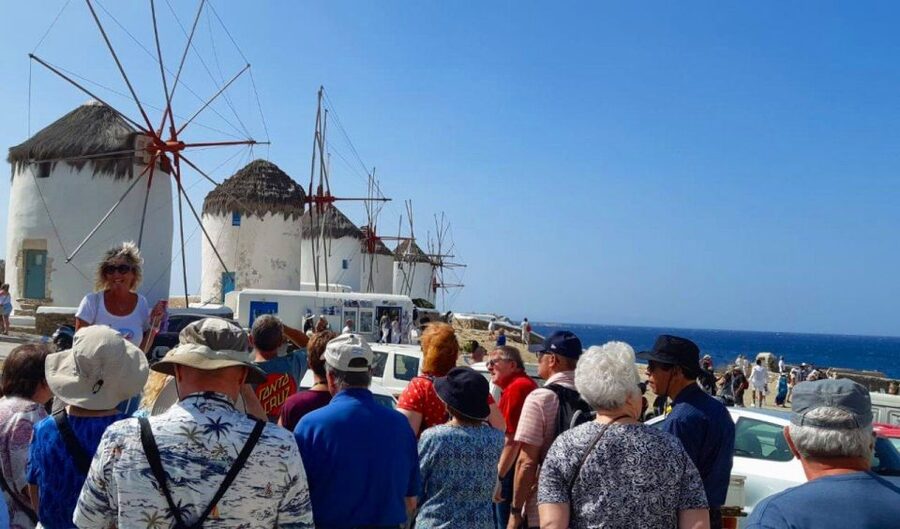 Mykonos: Guided Highlights Tour - Mykonos Town: white lanes with a purpose