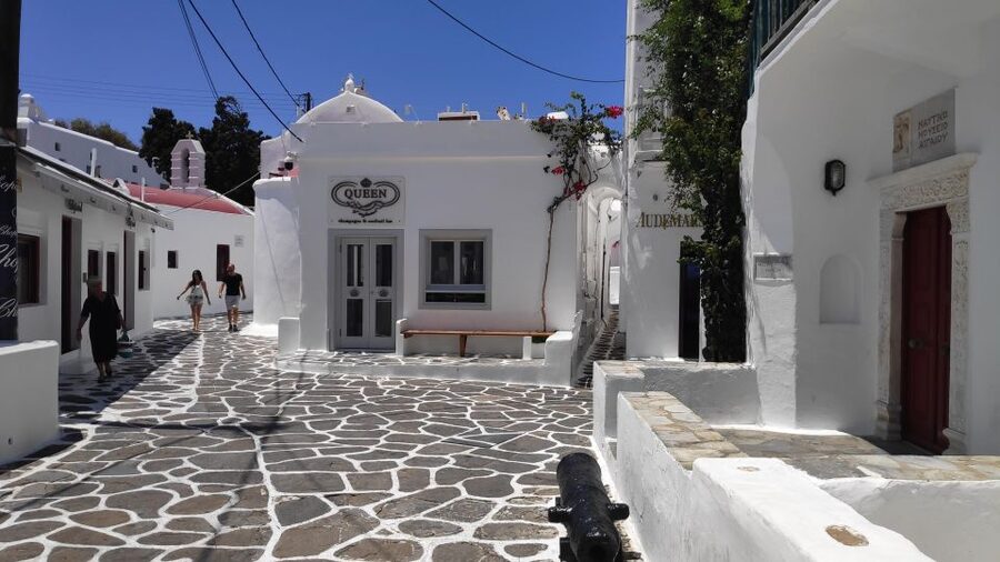 Mykonos: Highlights Walking Tour with a Local - Manto Mavrogenous Square and the town entrance