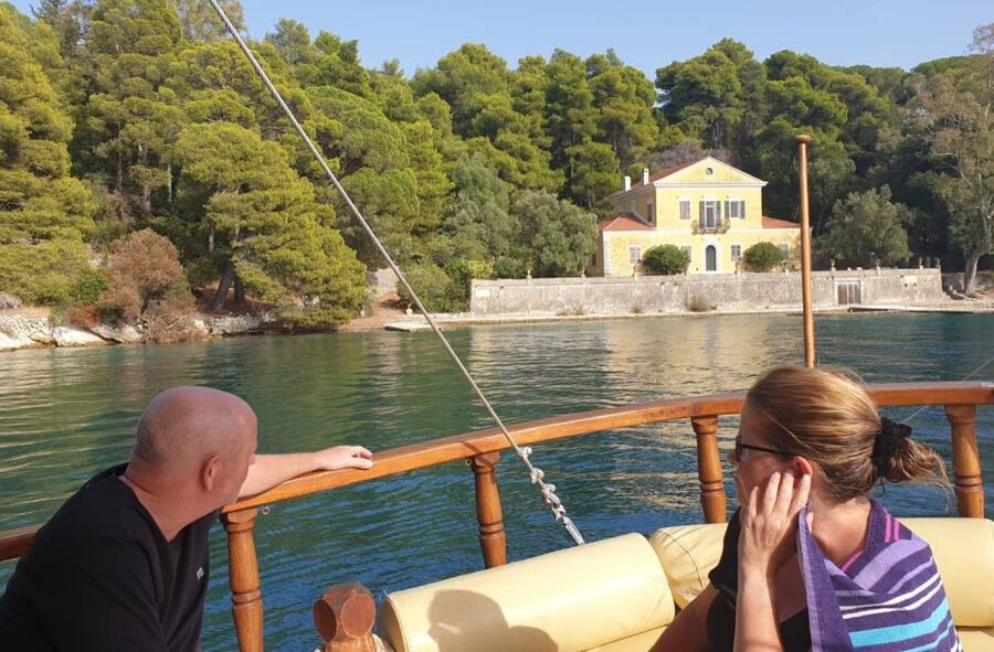 Nydri: Island-hopping Boat Cruise with Lunch and Drinks - Swimming near Giovanni’s Cave