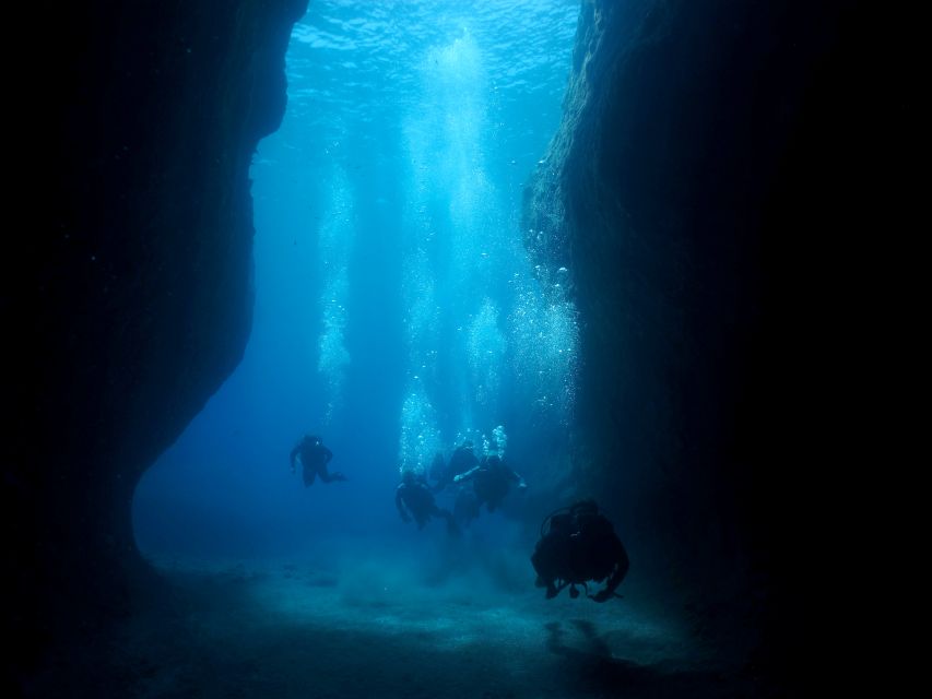 Oia: 2 Guided Scuba Dives off Santorini for Certified Divers - Meeting in Oia at 9:00 AM
